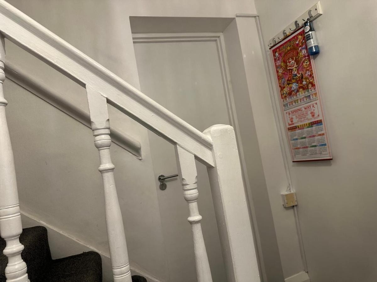 3Rd Studio Flat With Private Toilet And Bathroom Setup For Family Enjoyment 134 Keedonwood Road Bromley Eksteriør bilde