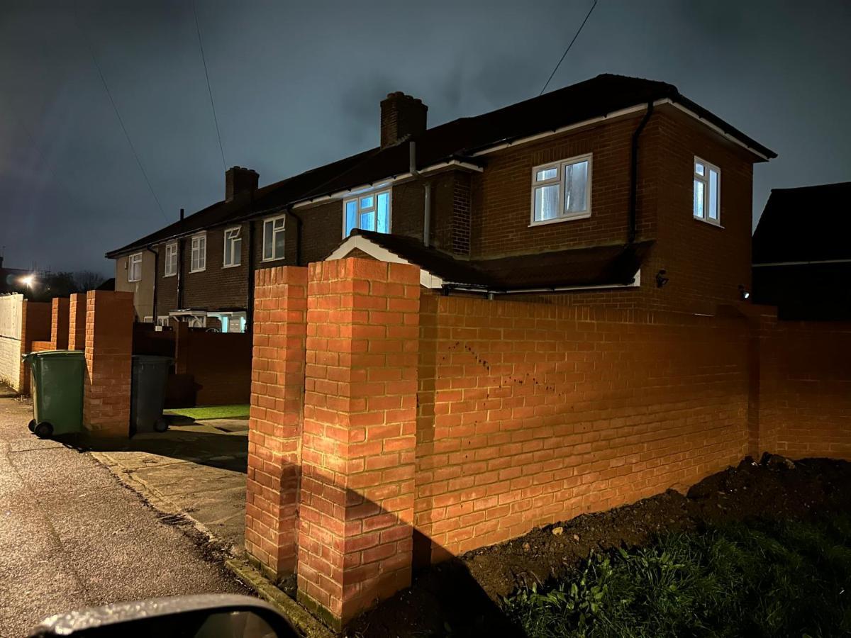 3Rd Studio Flat With Private Toilet And Bathroom Setup For Family Enjoyment 134 Keedonwood Road Bromley Eksteriør bilde