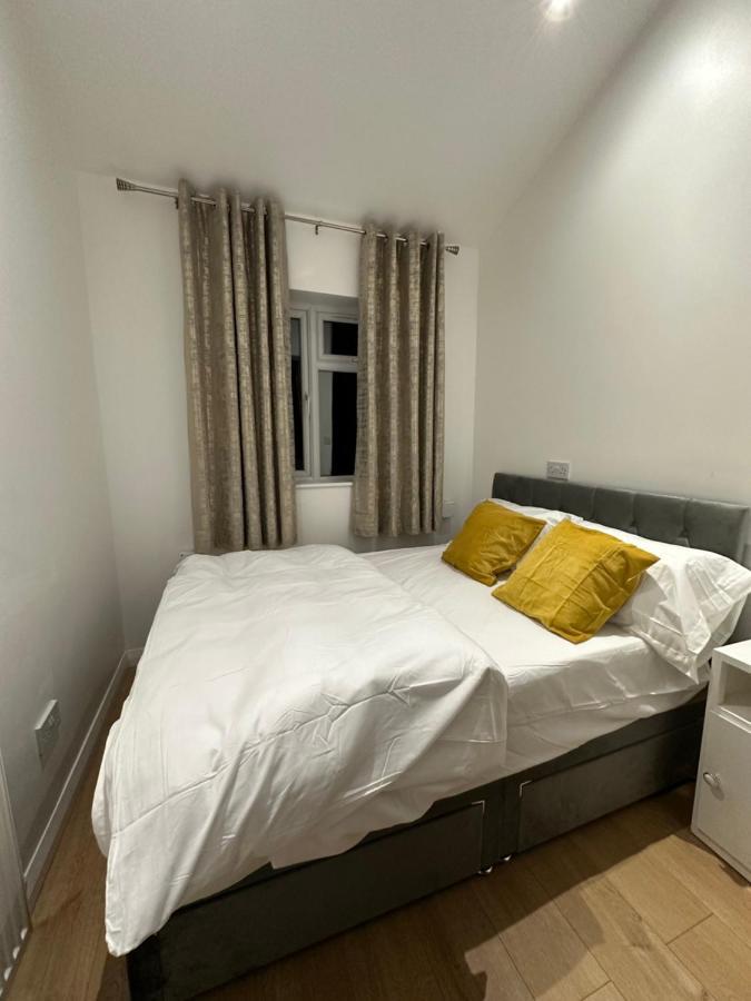 3Rd Studio Flat With Private Toilet And Bathroom Setup For Family Enjoyment 134 Keedonwood Road Bromley Eksteriør bilde