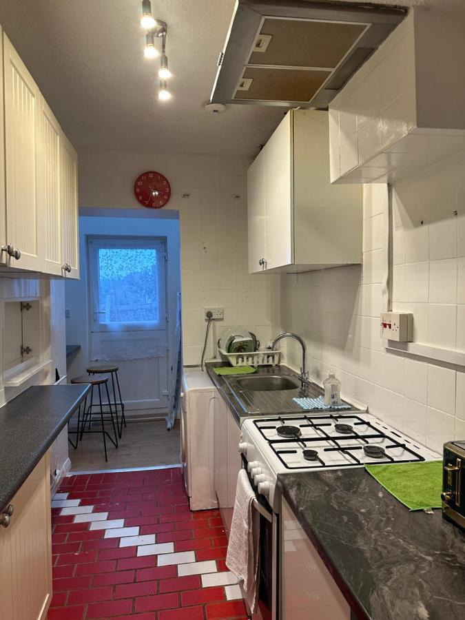 3Rd Studio Flat With Private Toilet And Bathroom Setup For Family Enjoyment 134 Keedonwood Road Bromley Eksteriør bilde