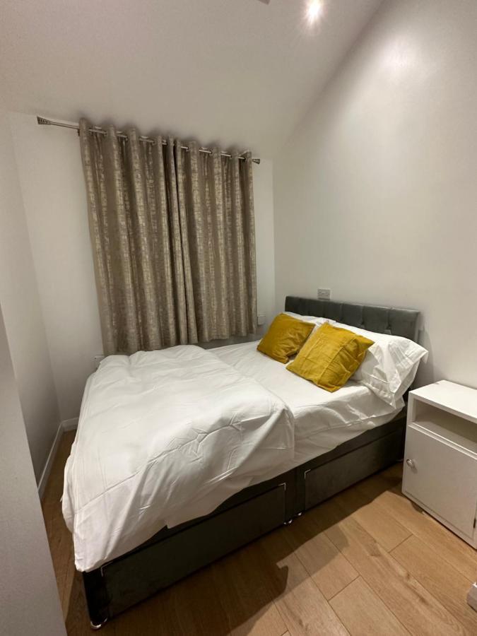 3Rd Studio Flat With Private Toilet And Bathroom Setup For Family Enjoyment 134 Keedonwood Road Bromley Eksteriør bilde