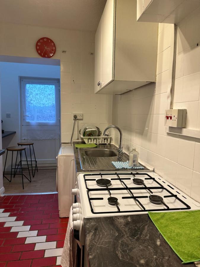 3Rd Studio Flat With Private Toilet And Bathroom Setup For Family Enjoyment 134 Keedonwood Road Bromley Eksteriør bilde