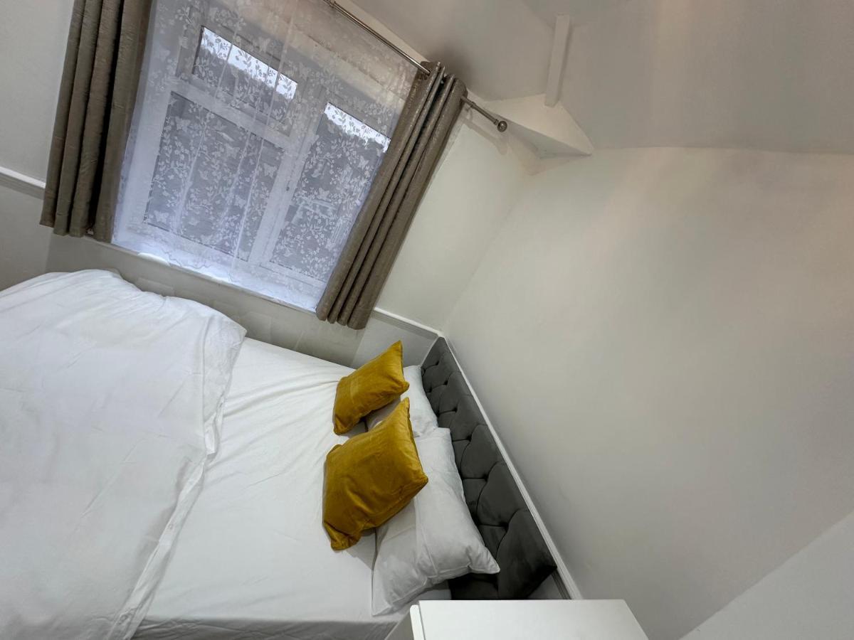 3Rd Studio Flat With Private Toilet And Bathroom Setup For Family Enjoyment 134 Keedonwood Road Bromley Eksteriør bilde
