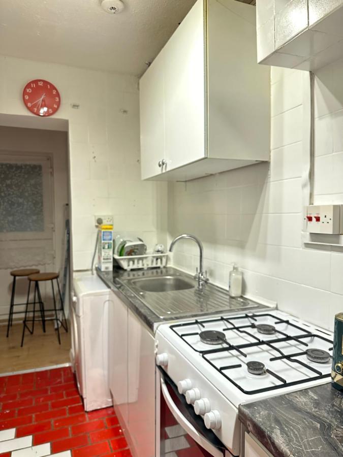 3Rd Studio Flat With Private Toilet And Bathroom Setup For Family Enjoyment 134 Keedonwood Road Bromley Eksteriør bilde