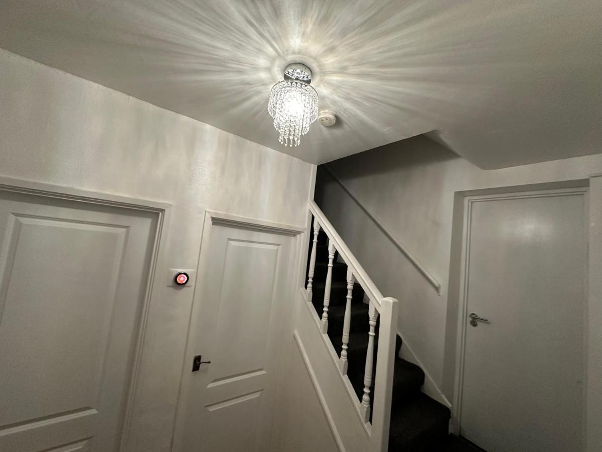 3Rd Studio Flat With Private Toilet And Bathroom Setup For Family Enjoyment 134 Keedonwood Road Bromley Eksteriør bilde