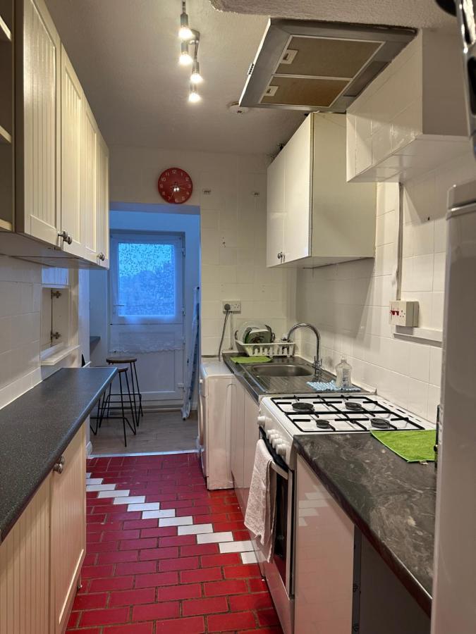 3Rd Studio Flat With Private Toilet And Bathroom Setup For Family Enjoyment 134 Keedonwood Road Bromley Eksteriør bilde