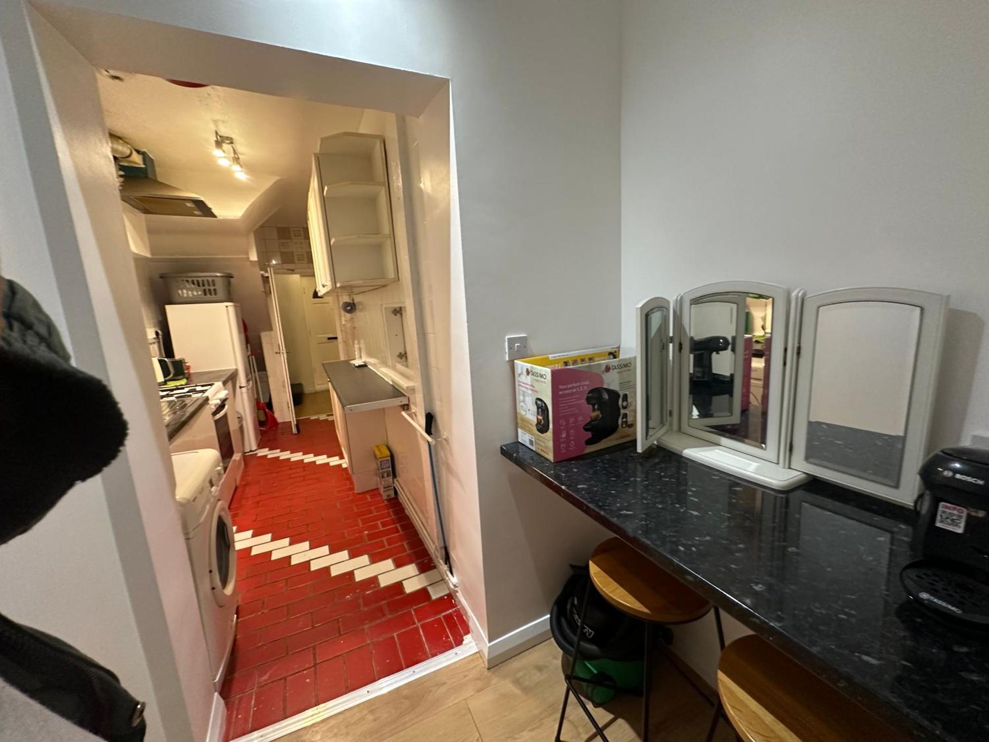 3Rd Studio Flat With Private Toilet And Bathroom Setup For Family Enjoyment 134 Keedonwood Road Bromley Eksteriør bilde