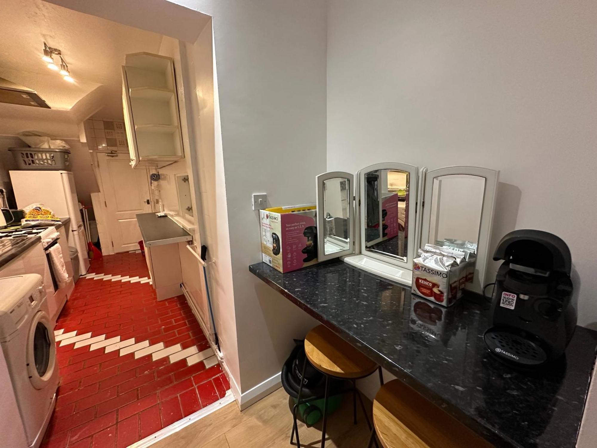 3Rd Studio Flat With Private Toilet And Bathroom Setup For Family Enjoyment 134 Keedonwood Road Bromley Eksteriør bilde
