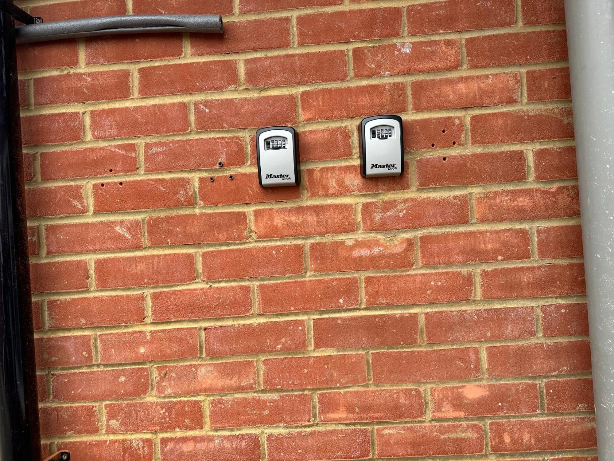 3Rd Studio Flat With Private Toilet And Bathroom Setup For Family Enjoyment 134 Keedonwood Road Bromley Eksteriør bilde