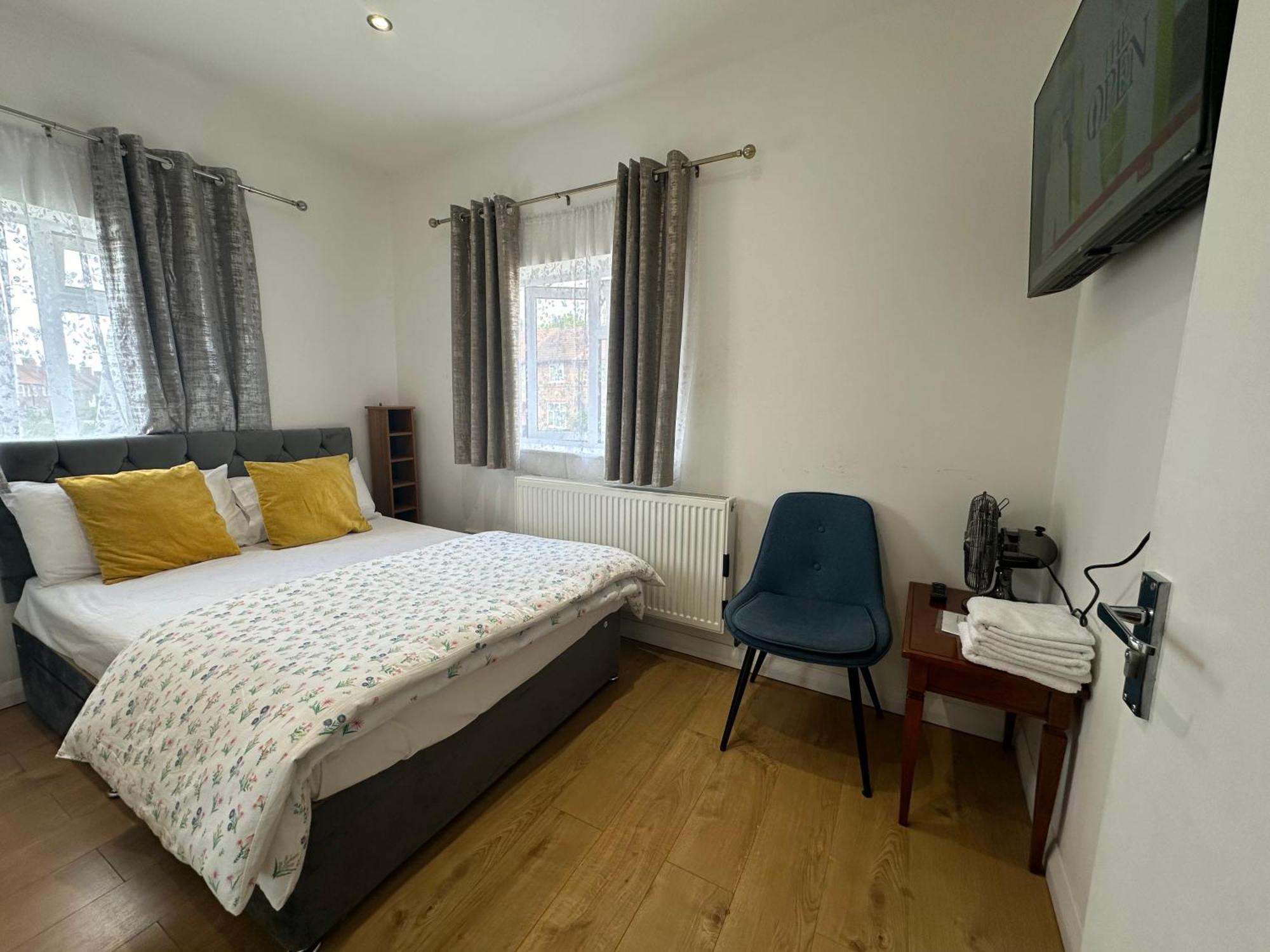 3Rd Studio Flat With Private Toilet And Bathroom Setup For Family Enjoyment 134 Keedonwood Road Bromley Eksteriør bilde