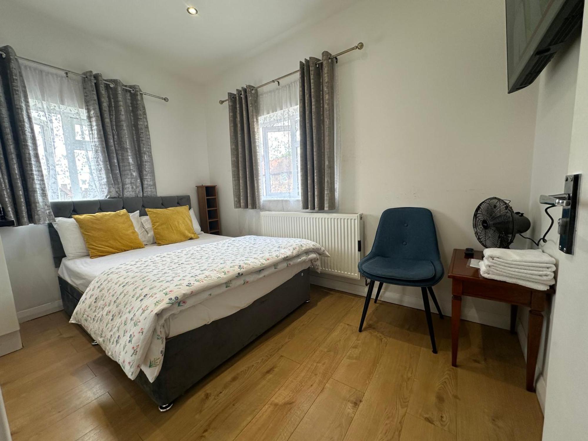 3Rd Studio Flat With Private Toilet And Bathroom Setup For Family Enjoyment 134 Keedonwood Road Bromley Eksteriør bilde